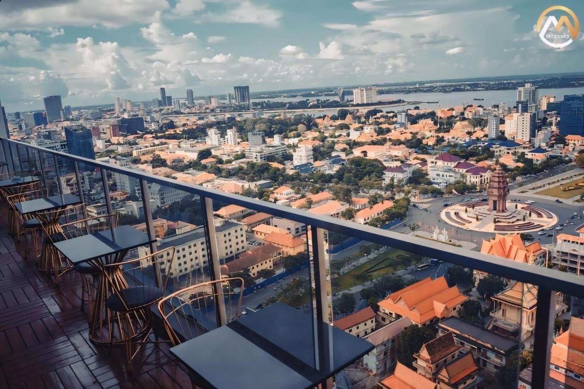 Apartment Serviced Unique Infinity Pool With Mekong River View