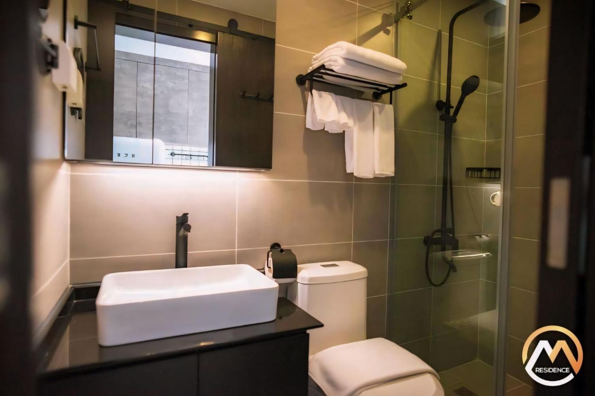 Serviced Unique Infinity Pool With Mekong River View Apartment